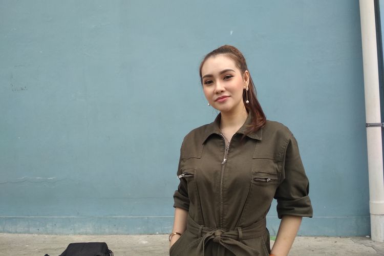 Model cantik Putri Juby saat ditemui di kawasan Tendean, Jakarta Selatan, Selasa (12/11/2019).