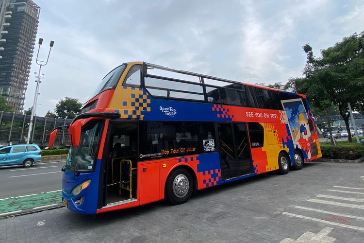 Bus tingkat atap terbuka Open Top Tour of Jakarta