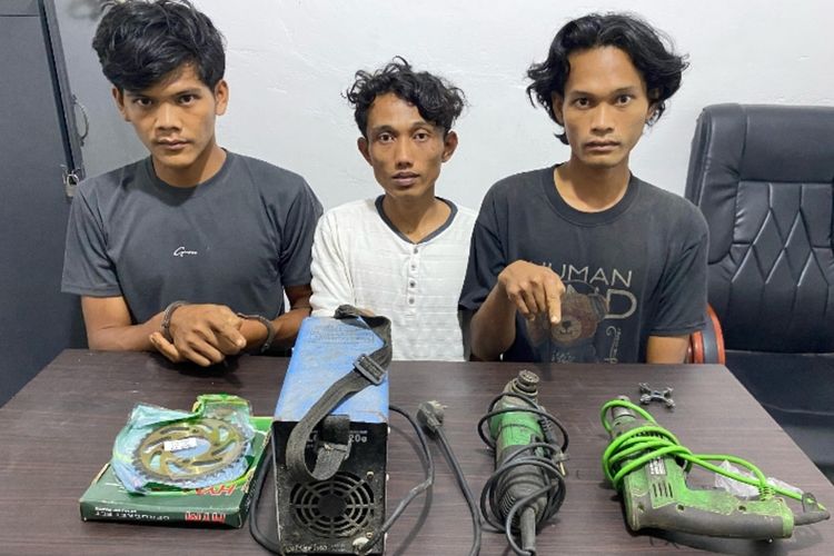Saudara Kembar Bobol Rumah Warga yang Ditinggal Mudik di Bengkalis