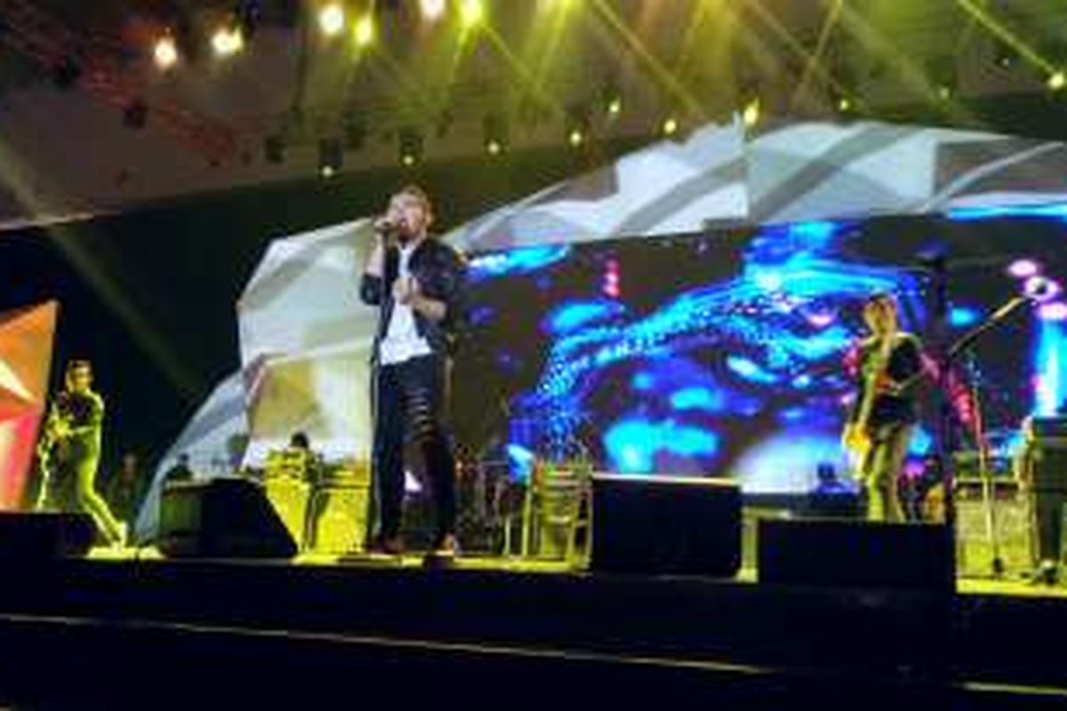 Band Samsons saat mengisi acara Konser 1.000 Band di Indonesia Convention Exhibition (ICE), BSD City, Tangerang Selatan, Banten, Jumat (28/10/2016).