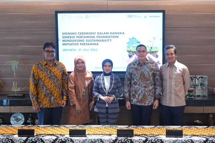 PT Pertamina International Shipping (PIS) menandatangani nota kesepahaman (MoU) dengan Pertamina Foundation beberapa waktu lalu. MoU tersebut menjadi bentuk komitmen menjaga kelestarian laut Indonesia sekaligus mendukung implementasi environmental, social, and governance (ESG) perusahaan serta net zero emission (NZE).
