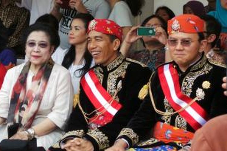 Ketua Umum Partai Demokrasi Indonesia Perjuangan (PDIP) Megawati Soekarnoputri turut hadir dalam acara pembukaan kirab budaya, yang merupakan bagian dari World Royal Heritage 2013 di Monas, Minggu (8/12/2013) siang. 