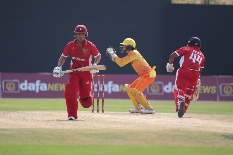 Timnas Cricket Indonesia tampil memukau pada laga perdana Piala Challenger ACC Putra 2024. Pada pertandingan di Lapangan Cricket Terdthai, Bangkok Thailand, Kamis (1/2/2024), Indonesia meraih kemenangan atas Bhutan dalam perdana Piala Challenger ACC Putra 2024, dengan keunggulan 16 run.