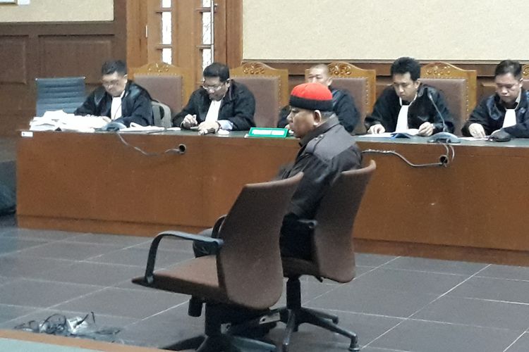 Direktur Utama PT Sawit Golden Prima Hery Susanto alias Abun duduk di kursi terdakwa di Pengadilan Tipikor Jakarta, Senin (7/5/2018).