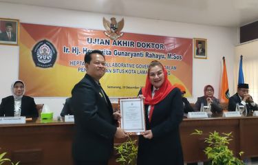 Disertasinya Angkat Kota Lama, Walkot Semarang Lulus Program ...
