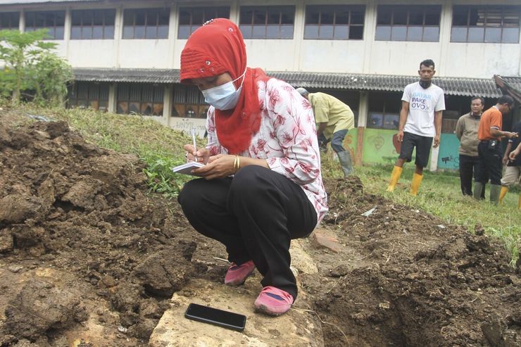 Cerita Yani, Tak Sengaja Temukan Tumpukan Batu di Semak-semak, Diduga Candi dari Abad Ke-12