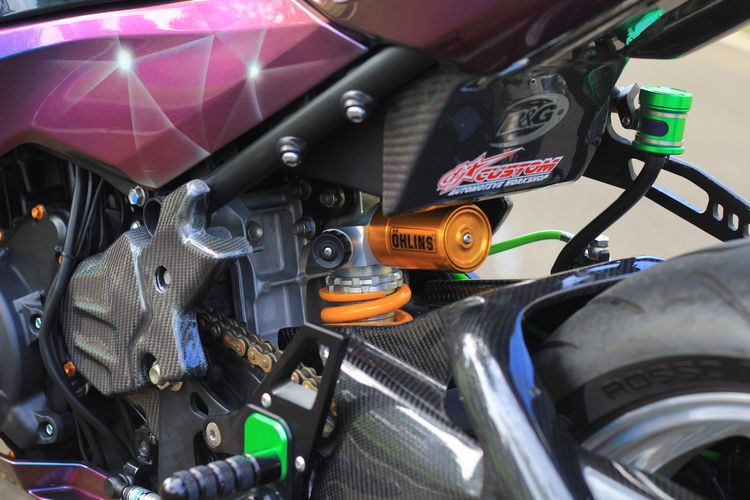 Modifikasi Bunglon Kawasaki Ninja 250 suspensi Ohlins