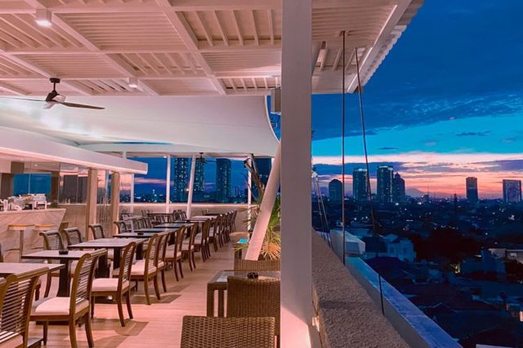 Candi Resto & Rooftop Bar di Favehotel Puri Indah Jakarta Barat