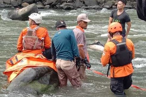 Seorang Pria Loncat dari Jembatan Cirahong, Proses Evakuasi Dramatis