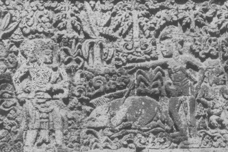 Relief Arjuna ketika bertengkar dengan Siwa pada Candi Surawana, Jawa Timur.