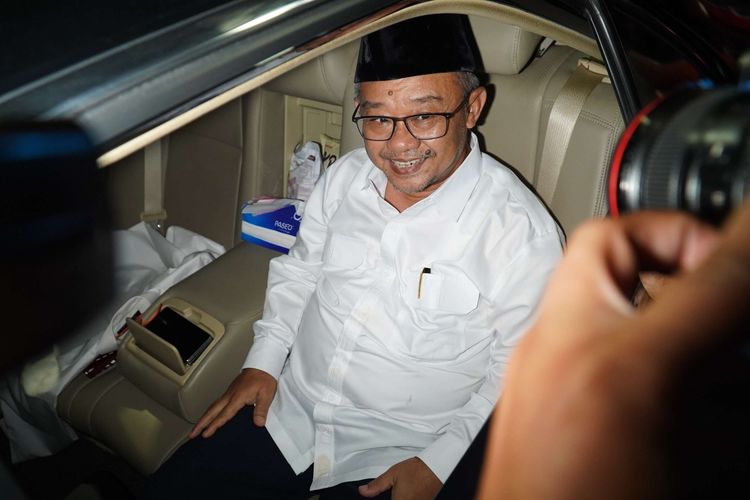 Sekretaris Umum PP Muhammadiyah Abdul Mu'ti seusai menjalani pembekalan di kediaman Presiden terpilih Prabowo Subianto, di Hambalang, Bogor, Jawa Barat, Rabu (16/10/2024). Prabowo Subianto rencananya memberikan pembekalan kepada calon menteri kabinet Prabowo-Gibran, setelah dua hari terakhir memanggil para calon menteri dan wakil menteri ke kediamannya di Jalan Kertanegara.