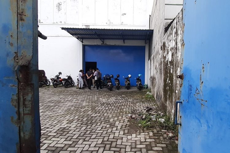 Suasana gudang distributor bumbu kering yang jadi sasaran pencurian di Jalan Kolonel Sugiyono 180 Kelurahan Kadipiro, Kecamatan Banjarsari, Solo, Jawa Tengah, Kamis (21/1/2021).