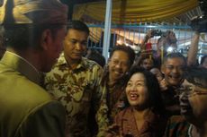 Jelang Midodareni, Ratusan Relawan Mulai Padati Kediaman Jokowi