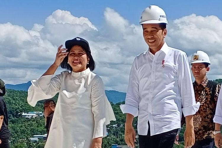 Presiden Joko Widodo didampingi Ibu Negara Iriana Jokowi.