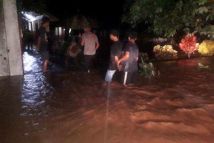 Banjir di sejumlah desa di Kabupaten Halmahera Barat, Maluku Utara, Minggu (29/4/2018) malam.