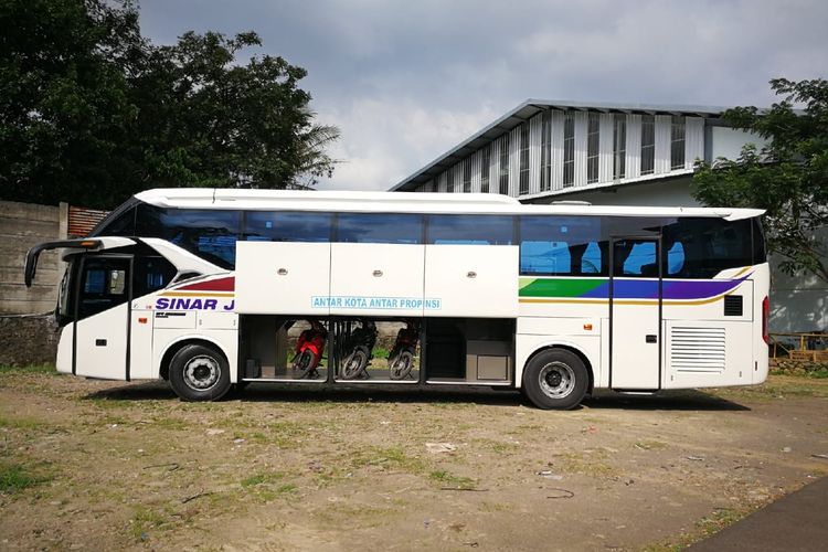 Bus AKAP PO Sinar Jaya Legacy SR2 Transporter
