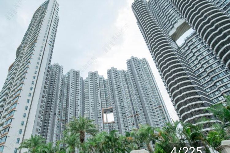 Bel-Air Residence di Hong Kong, salah satu contoh gedung pencakar langit berlubang di Hong Kong.
