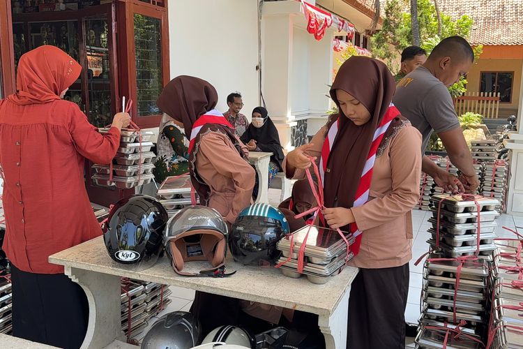Salah satu SPPG menyalurkan menu MBG ke sekolah SMA di Pamekasan, Kamis (9/10/2025)