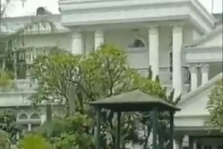 Rumah mewah milik Kepala Bea Cukai Makassar Andhi Pramono, di Kawasan Cibubur yang disorot netizen.