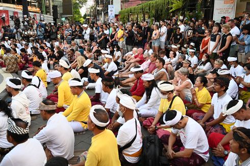 Mourners Mark 20th Anniversary of Indonesia's Bali Bombings