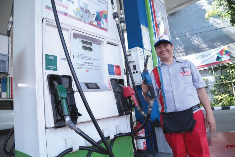 Petugas SPBU Pertamina