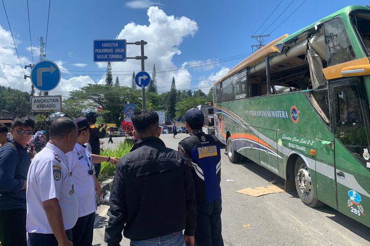 Kecelakaan yang melibatkan Bus Antar Lintas Sumatera (ALS) di Jalan Lintas Padang Panjang, Padang, Sumatera Barat pada Selasa (6/5) menjadi sorotan karena bus tersebut ternyata tidak memiliki izin operasional yang sah.