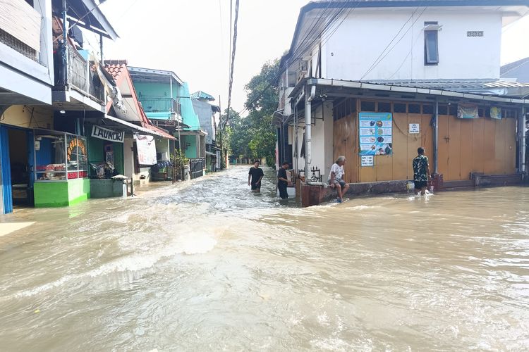 Banjir Ciracas Tak Kunjung Surut, Camat: Biasanya Hanya 2 Jam