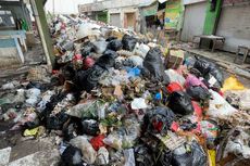 Curhat Petugas Kebersihan Pasar Sehat Cileunyi, Gaji Rp 30.000 Sehari, Kerap Diomeli Pedagang karena Sampah Menggunung