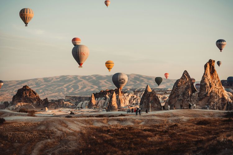 Ilustrasi balon udara di Cappadocia, Turkiye.