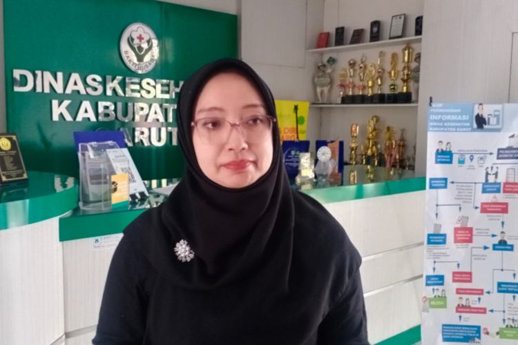 Leli Yuliani Sekretaris Dinas Kesehatan Kabupaten Garut saat di wawancara, Kamis (23/02/2023) di kantor Dinas Kesehatan Kabupaten Garut