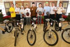 Ridwan Kamil Ajak Siswa Pesepeda Makan Siang di Rumah Dinas