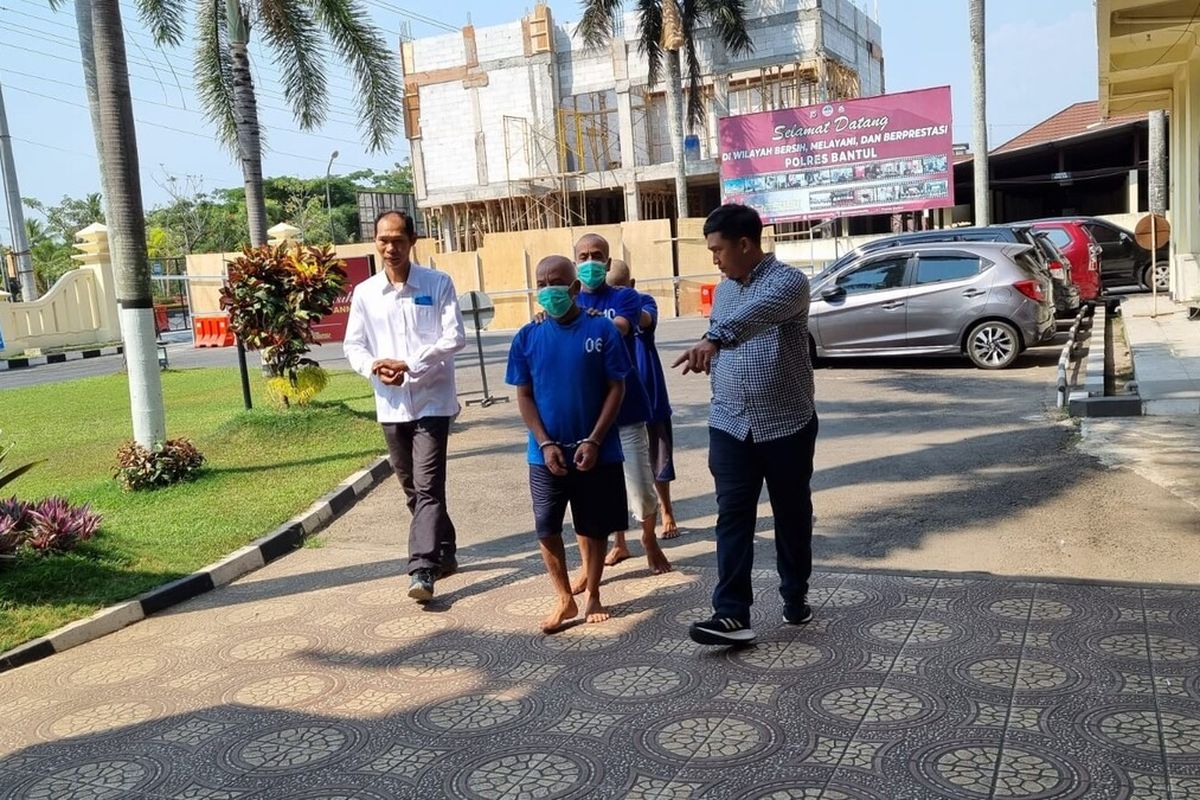 Tiga pelaku penganiayaan lansia di Mapolres Bantul. Rabu (18/10/2023)