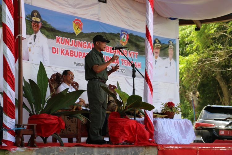 Gubernur Nusa Tenggara Timur (NTT) Viktor Bungtilu Laiskodat, saat berada di Kabupaten Sumba Tengah, NTT