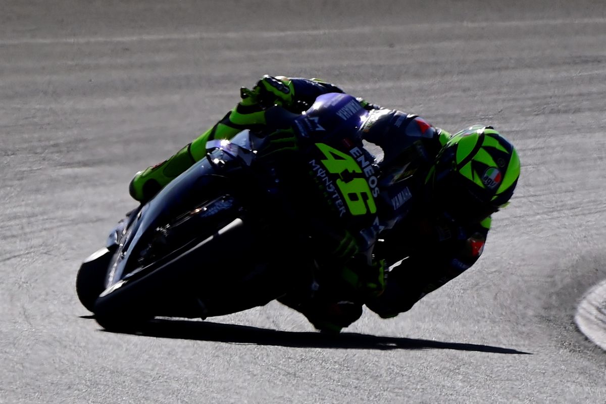 Pebalap Monster Energy Yamaha, Valentino Rossi, beraksi dalam latihan bebas ketiga MotoGP Spanyol di Sirkuit Jerez, Jerez de la Frontera, Sabtu (18/7/2020).