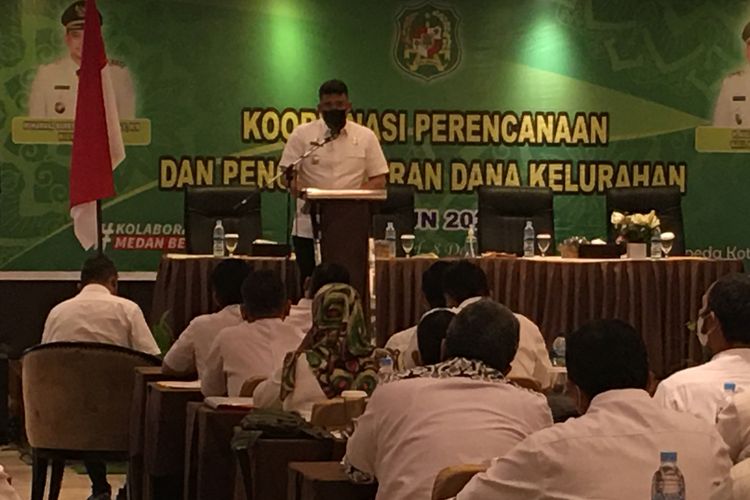 Wali Kota Medan Bobby Nasution mengultimatum para lurah untuk meningkatkan serapan dana kelurahan.