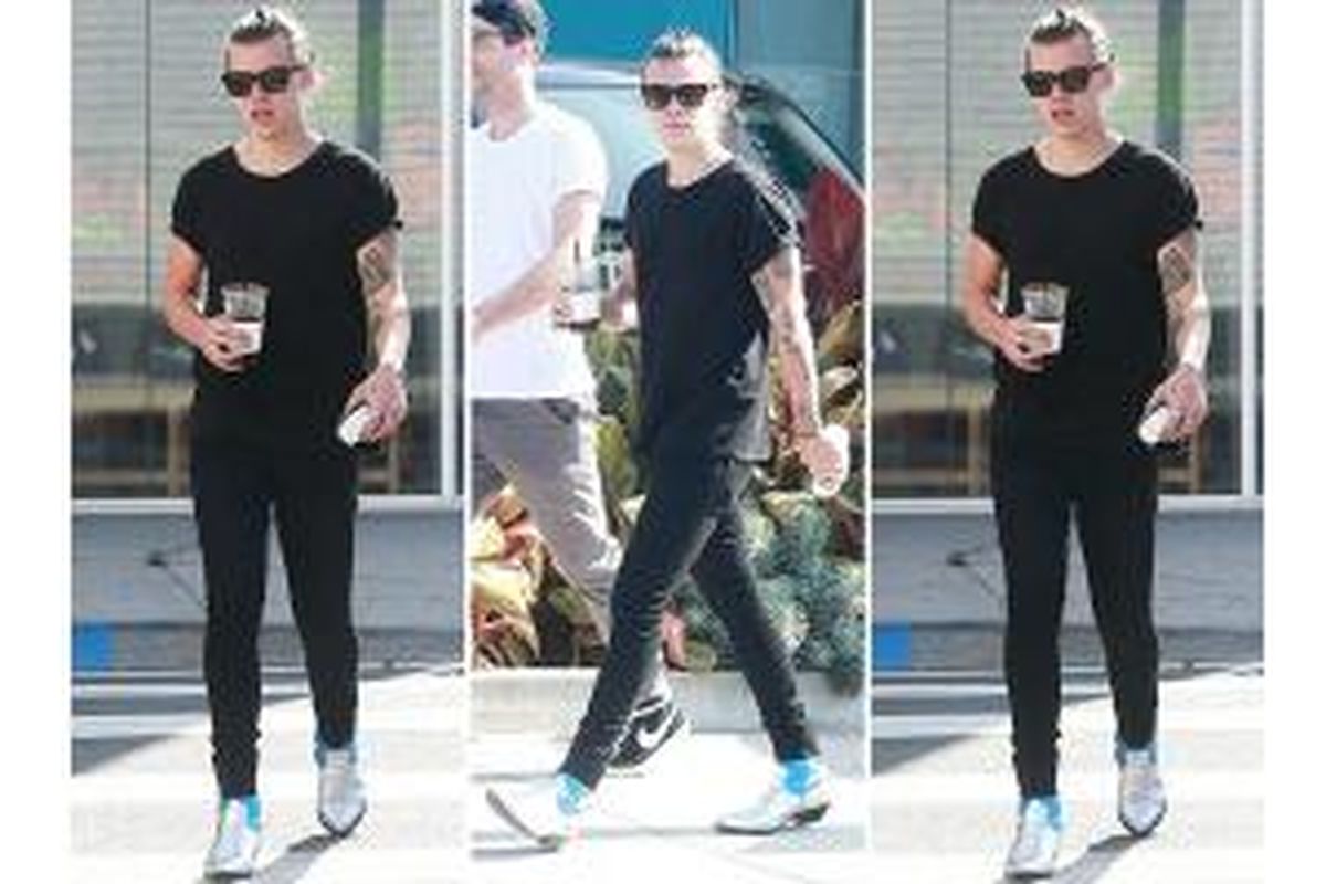 Kenakan sepasang sepatu boot ala koboi, Harry Styles hadapi serbuan penggemar yang tiba-tiba 