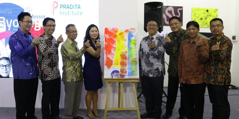 Pradita Institute menggelar pameran bertema Family Evolution di Downtown Walk Festival 2019 , Summarecon Mall Serpong (SMS) mulai tanggal 1 - 14 April 2019.