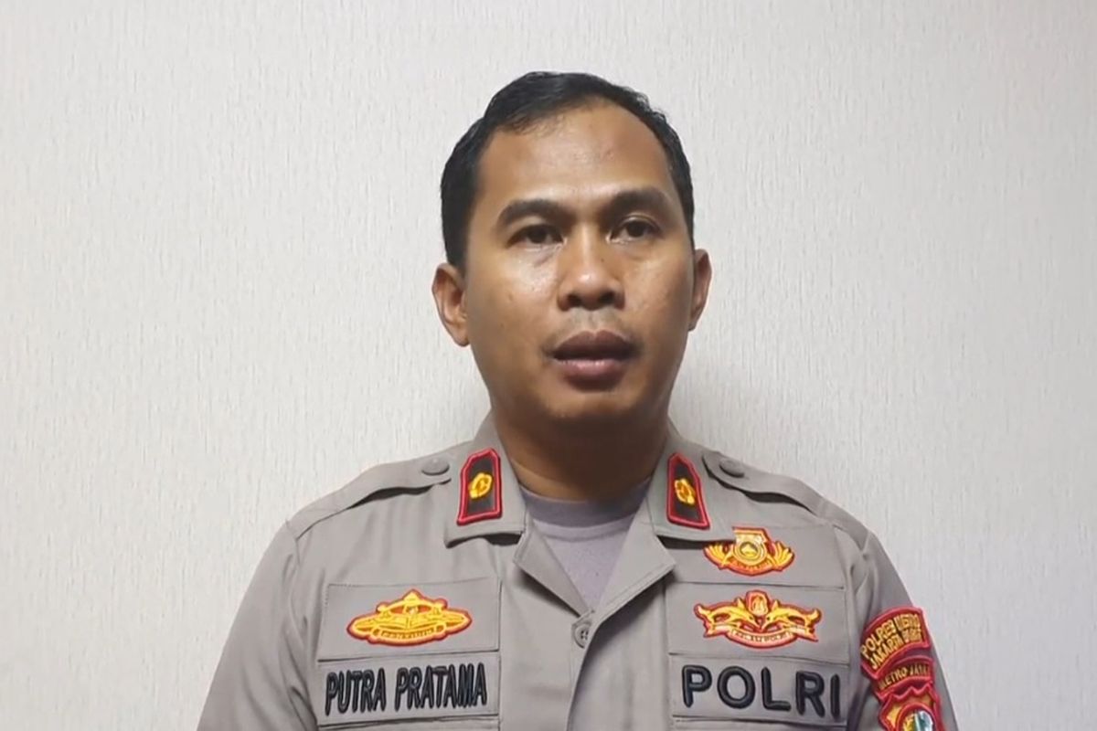 Kapolsek Tambora, Kompol Putra Pratama mengatakan bahwa Polsek Tambora telah menangkap dua satpam Stasiun Duri yang menganiaya seorang pemuda berkebutuhan khusus, di Tambora, Rabu (9/11/2022).