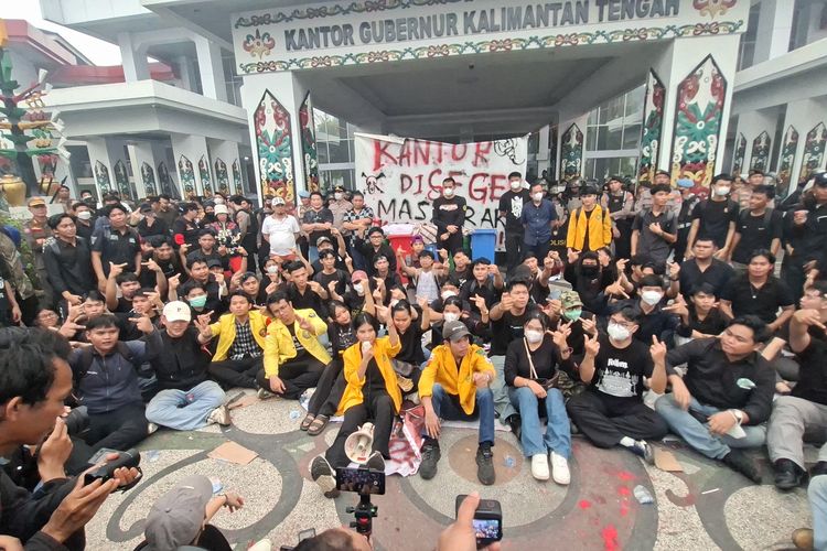 Karhutla dan Kabut Asap 4 Bulan, Mahasiswa Demo Kantor Gubernur Kalteng Bawa 9 Tuntutan