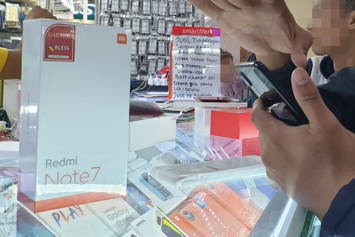 Xiaomi Redmi Note 7 Black Market di salah satu pusat perbelanjaan elektronik di Jakarta.