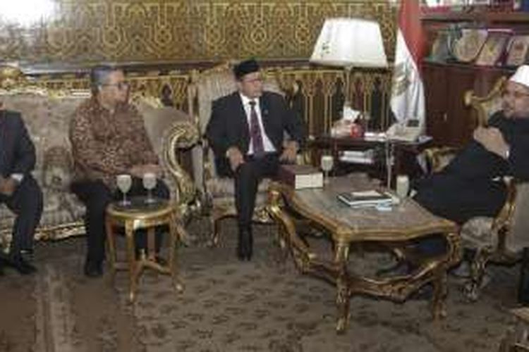 Menteri Agama RI Lukman Hakim Saefuddin bertemu Menteri Wakaf Mesir, Mochtar Gomaa, Minggu (24/7) di Kairo, Mesir. 