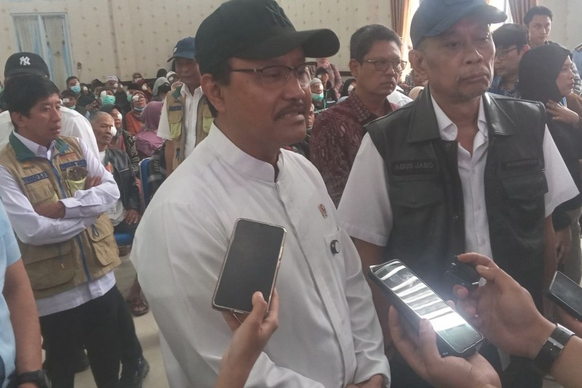 Menteri sosial Saifullah Yusuf tengah memantau bantuan operasi katarak di RS Salamun Kota bandung, Jumat (7/3/2025).