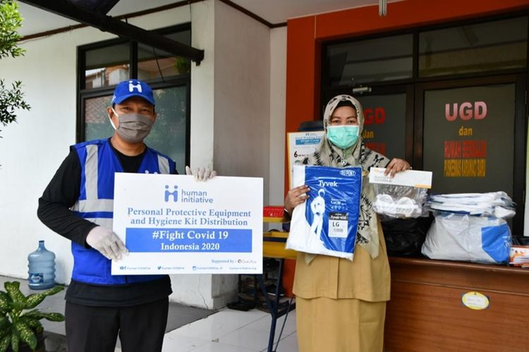 Human Initiative and Give2Asia initiated a program to distribute personal protective equipment (PPE) for health workers. 