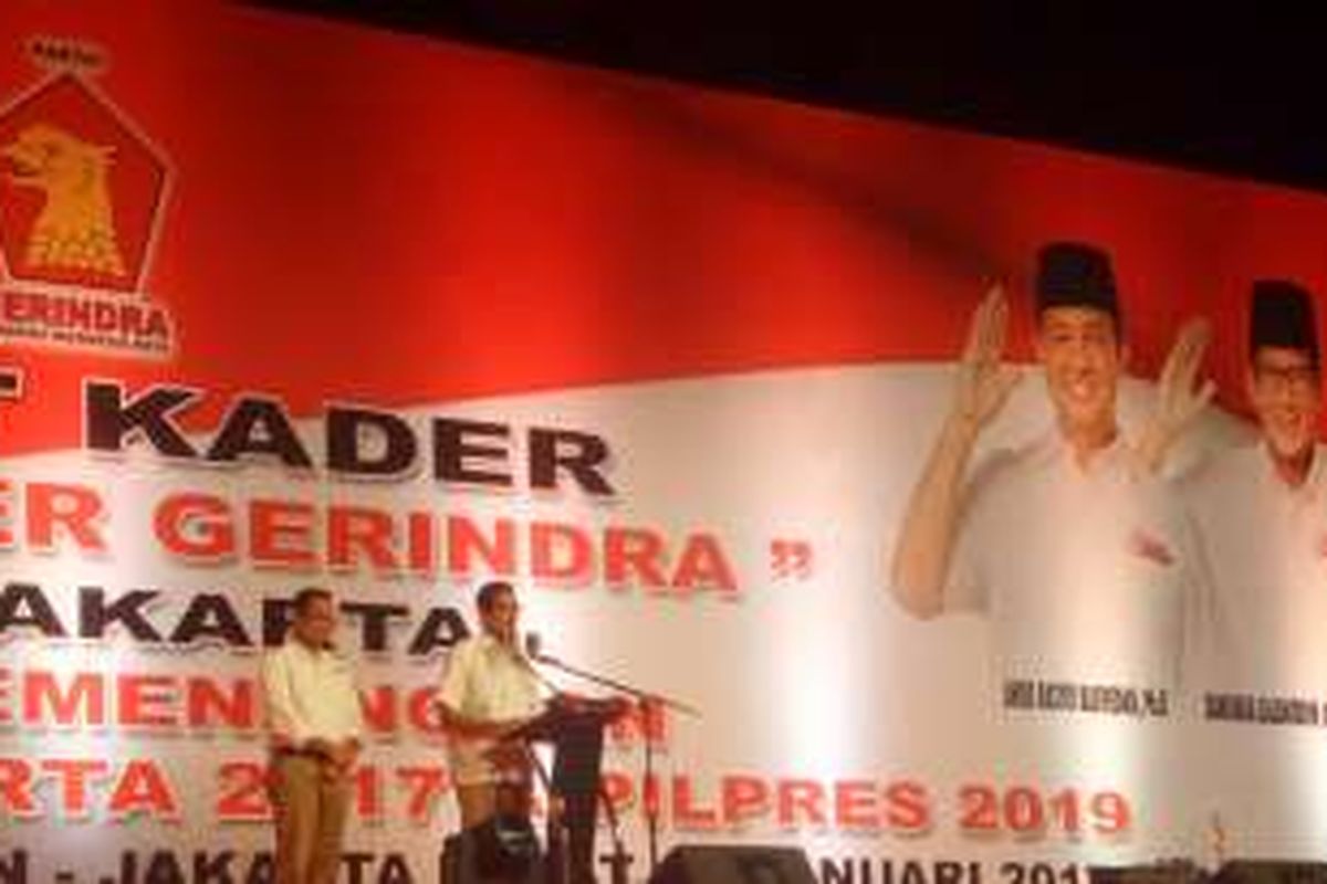 Calon gubernur-calon wakil gubernur DKI Anies Baswedan-Sandiaga Uno saat rapar akbar DPD Gerindra DKI Jakarta di JIExpo Kemayoran, Jakarta Pusat, Minggu (8/1/2017)