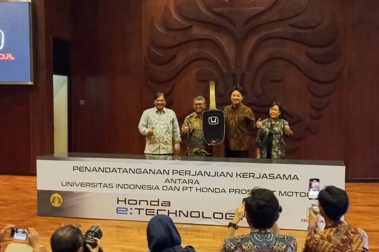 PT Honda Prospect Motor (HPM) berkolaborasi dengan Universitas Indonesia (UI) untuk mengembangkan teknologi mobil listrik