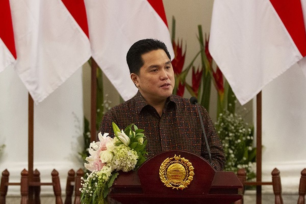 Menteri Badan Usaha Milik Negara (BUMN) Erick Thohir menyampaikan sambutan sebelum menandatangani Nota Kesepahaman Kerja Sama Diplomasi Ekonomi untuk mendukung BUMN Go Global di Gedung Pancasila, Kementerian Luar Negeri, Jakarta, Jumat (17/7/2020). Kerja sama ini bertujuan memperkuat diplomasi ekonomi dalam mewujudkan visi BUMN Go Global yang diharapkan dapat meningkatkan nilai investasi BUMN di luar negeri dan mendorong performa ekspor Indonesia. ANTARA FOTO/Dhemas Reviyanto/pras.