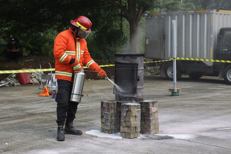 Ilustrasi demo pemadaman baterai lithium-ion