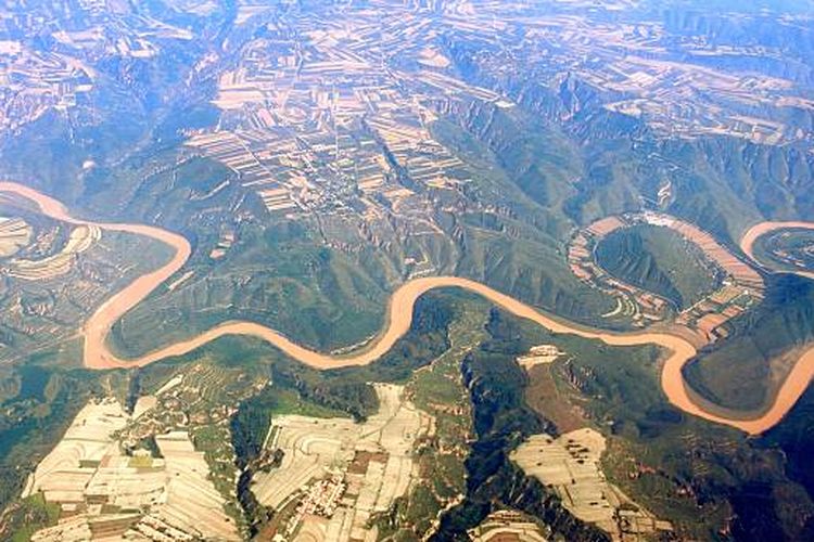 ilustrasi Sungai Kuning, salah satu sungai terpanjang di dunia.