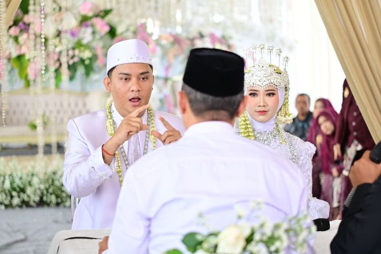 Ketika Bahasa Isyarat Jadi Ijab Kabul Pasangan Disabilitas Rungu Saat Langsungkan Pernikahan di Indramayu