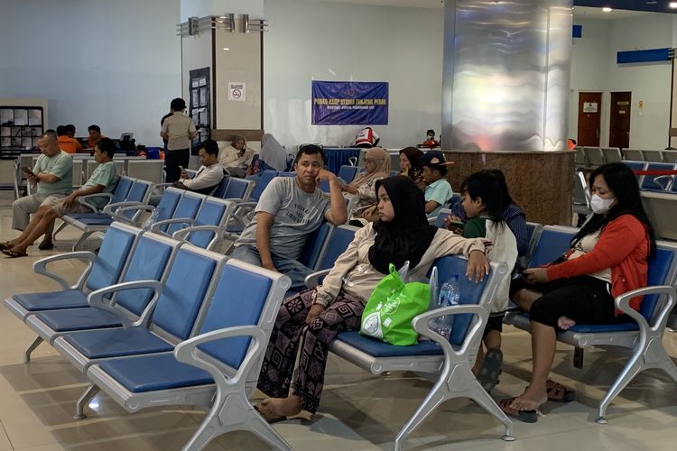 Pesan Terakhir Sebelum KM Virgo Transport 8 Terbalik, Keluarga Korban Menanti di Pelabuhan